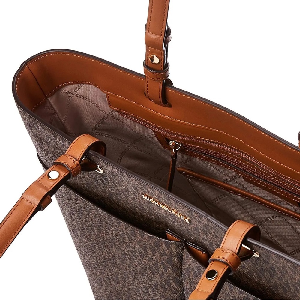 Michael Kors Bedford Medium Pocket Shoulder Tote Brown MK Signature Acorn - Picture 5 of 5